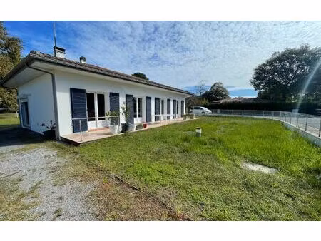 location maison  m² t-4 à tosse  1 400 €