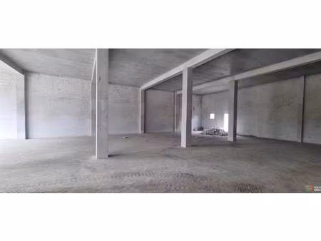 a louer local 300m² st suzanne