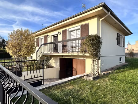 maison individuelle rénovée avec jardin et garage