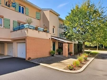 t2 duplex avec grande terrasse  parking et cave