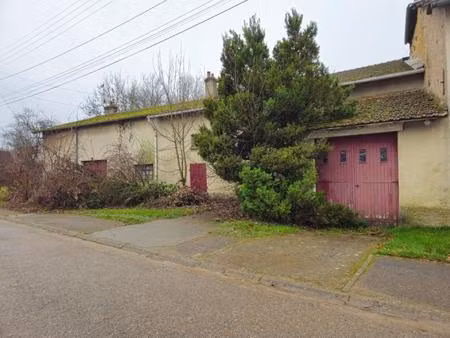 ancienne ferme sur une parcelle de 4200 m2 plat.