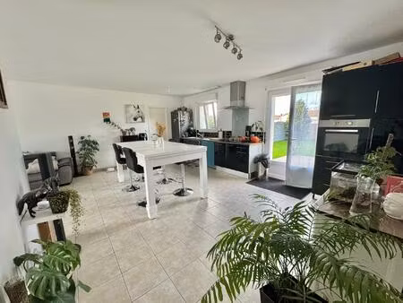 pavillon plain pied 3 chambres et garage a ferrières !