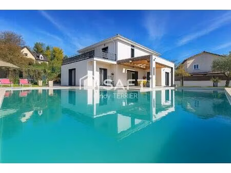 villa contemporaine de 217 m² avec piscine en l — calme  élégance et confort absolu