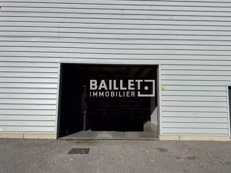 loue un entrepôt de 250 m2 sortie a8 fréjus