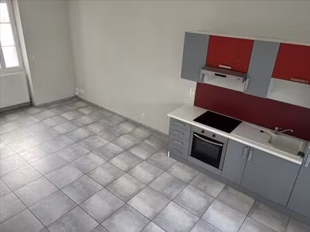 a louer petite maison de ville avec cour - gond pontouvre