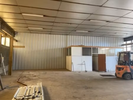 location locaux professionnels 273 m² à varetz (19240)  788 €