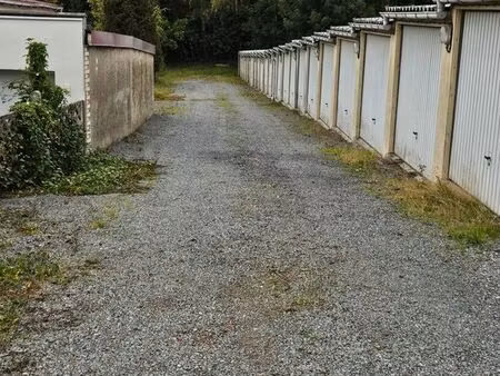 grande place de parking non couverte dans espace fermé et sécurisé loison sous lens