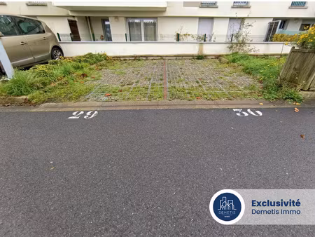 place de parking extérieure