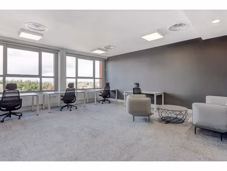 trouvez un espace de bureau à echirolles  pixel pour 3 personnes où tout est pris en charg