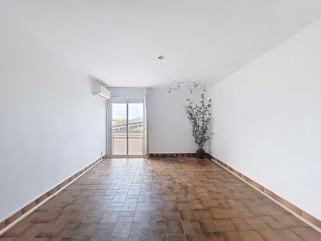 local commercial de 101 m2 au 1er étage à vendre à ramonville-saint-agne -place marnac