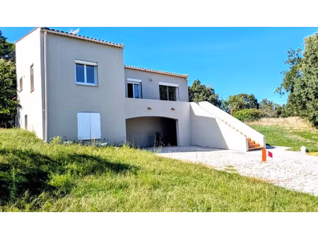 propriété avec vue dominante sur la campagne