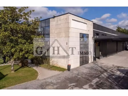 entrepôt & bureaux 2596 m2
