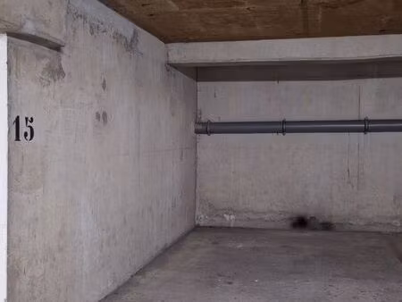 place parking sécurisé