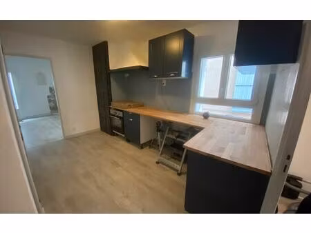 location appartement  m² t-3 à le beausset  763 €