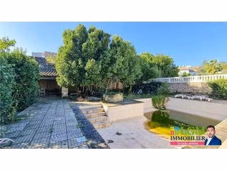 à vendre  ensemble immobilier de caractère à milhaud 1101m² de parcelle 345m² habitables .