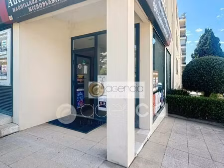 cannes basse californie boutique d'angle avec parking