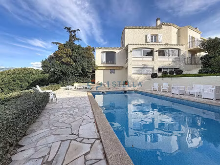 jolie propriété à l'entrée d'afa