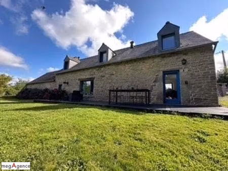 charmante maison en pierre au calme.