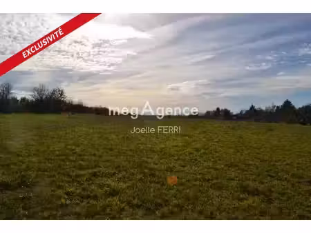 terrain constructible de 3411 m2 a lacombe