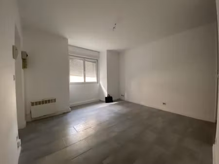location appartement 1 pièce 22 m² à vierzon (18100)  295 €