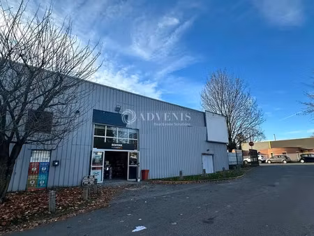 local d'activités a louer