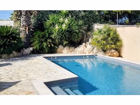 grande maison renovee avec appartement t2 independant et piscine