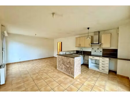 exclusivité lambesc appartement t3 avec terrasse de 16m²