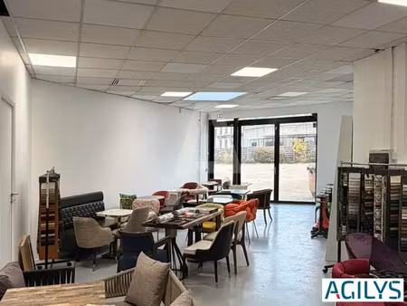 a louer : bureaux / activités et laboratoires à 15 minutes à pied de la future gare du gra