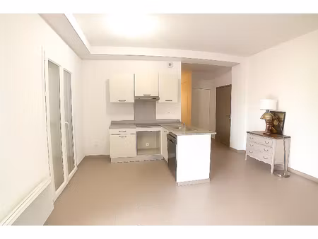 a louer t3 sigean avec terrasse et cellier