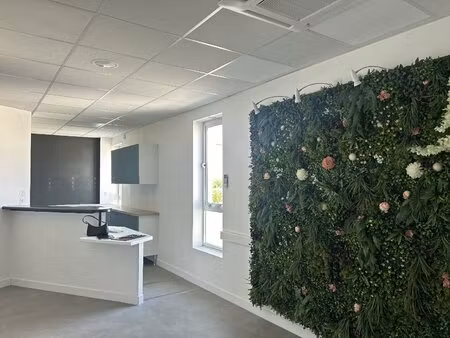 location local commercial chateaubernard 16100