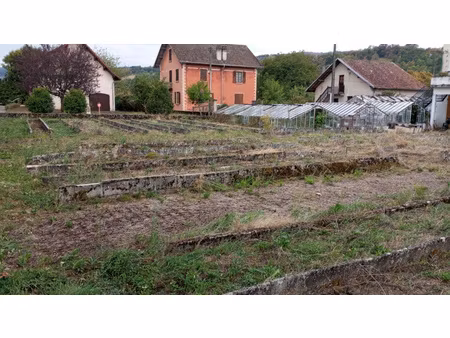 centre yenne terrain constructible de 650 m² environ