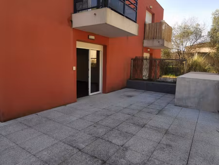studio 23m2 + 28m2 terrasse en rez de jardin