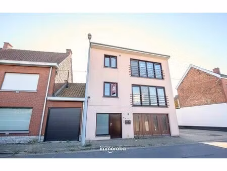 modern gerenoveerd 1-slaapkamer appartement met berging en terras in waregem