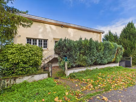 propriété atypique avec garages et grand jardin - château-sa