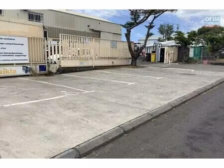 a louer local de 295m2 sur saint-paul ( cambaie )