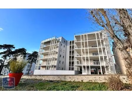 location local professionnel 60m² laval 53000