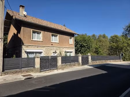 prox. lamastre  maison rénovée d’environ 128 m2  sur un terrain de 1 hectare 21