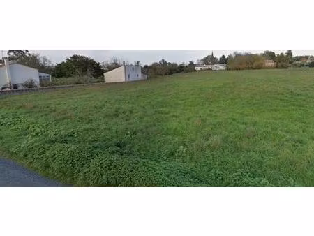 grand terrain diffus a construire a 35 mn de la rochelle