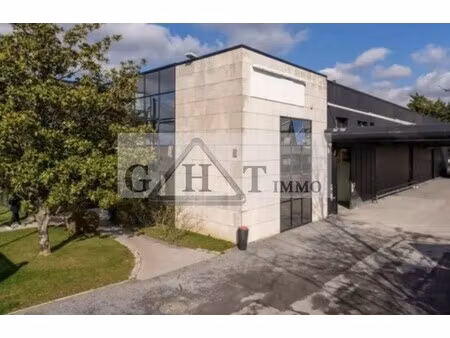 location local commercial