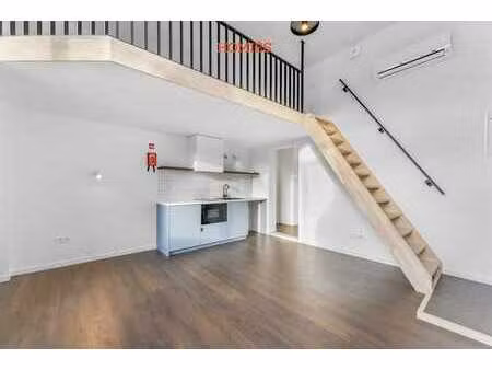 high-end studio (label a) met mezzanine