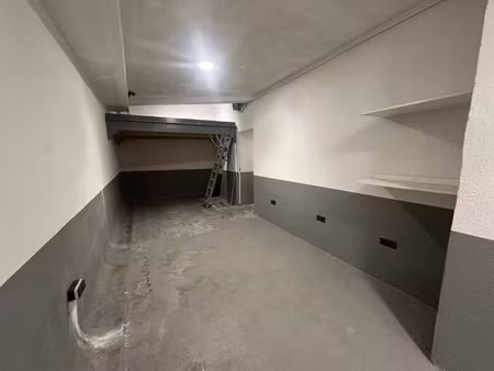 garage double avec place de stationnement à vendre