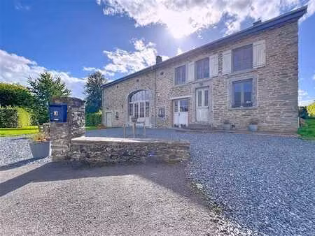ensemble immobilier composé d'une maison d'hôtes et d'un gît