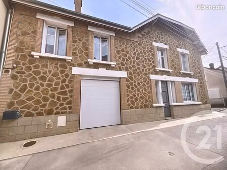 maison 7 pièces 179 m²