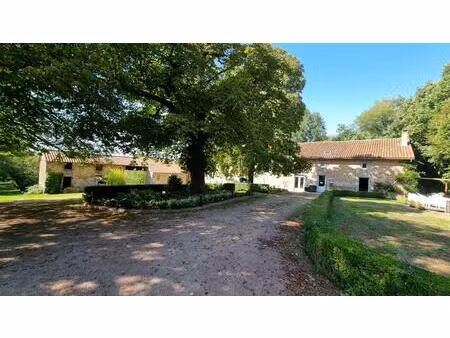 propriété isolée  ensemble de trois gîtes et un appartement