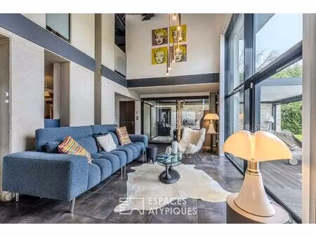 maison d'architecte unique entre ville et nature