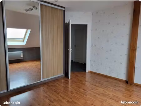 jolie maison moderne proche de la frontière suisse