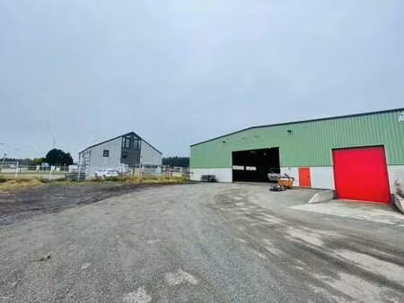 entrepôt avec bureaux de + de 600m² à louer à bièvre