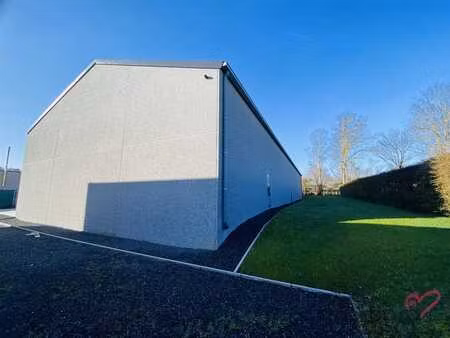 entrepôt neuf : il en reste 1