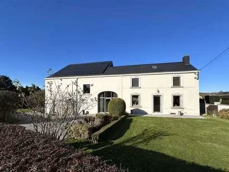 très jolie propriété aux volumes impressionnants