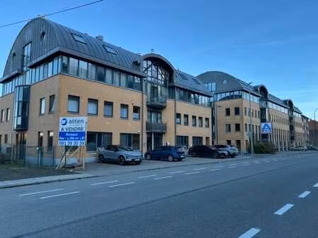 a vendre - jambes - surface de bureaux